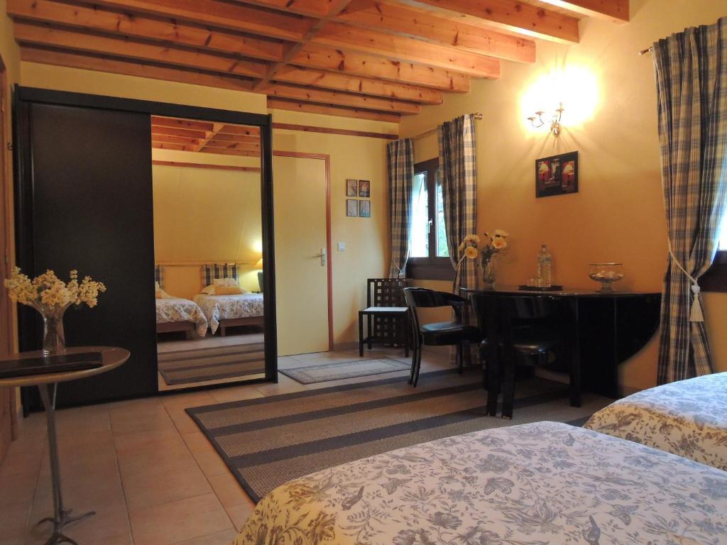 Villa Touloumo Mayrac Room photo